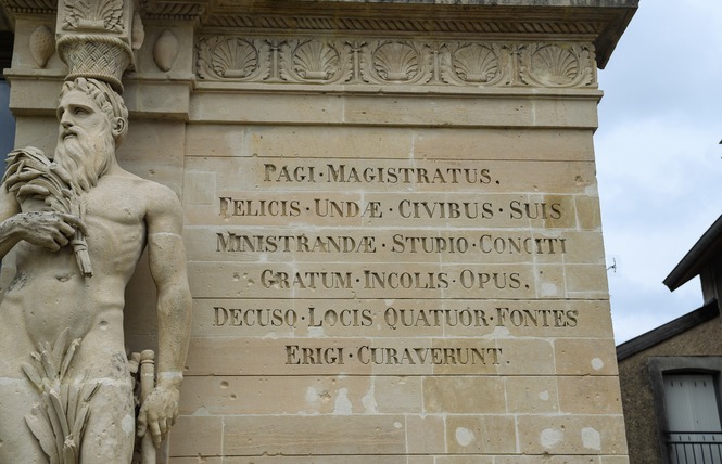 ARCHITECTURE REMARQUABLE : FONTAINE DE NEPTUNE ET D'AMPHITRITE 3 - Lacroix-sur-Meuse