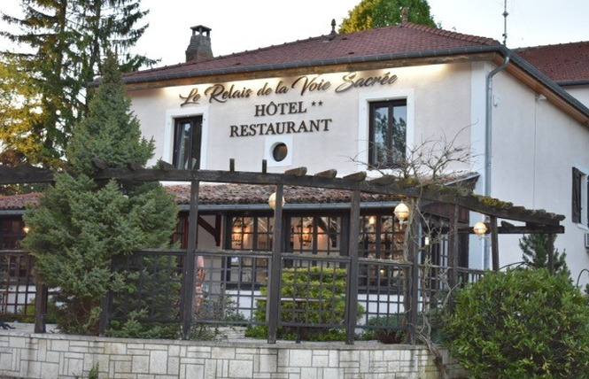 HÔTEL RESTAURANT LE RELAIS DE LA VOIE SACRÉE 4 - Les Trois-Domaines